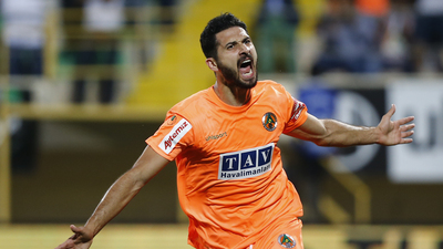 Galatasaray'dan Emre Akbaba ve Fenerbahçe açıklaması