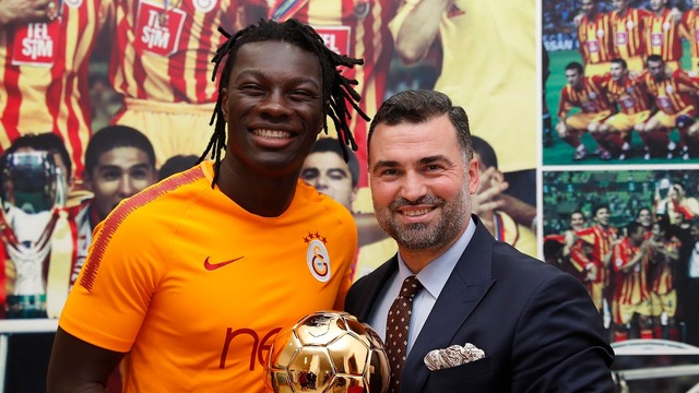 Gomis'e "Altın Top" ödülü