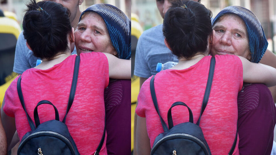 2 erkek gelip bunu yaptı! Gözyaşlarını tutamadı