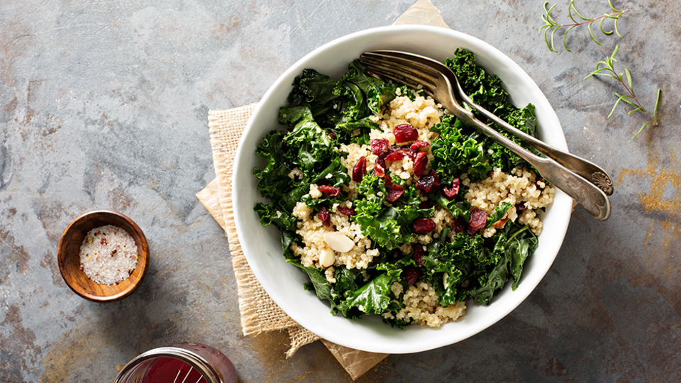 Erikli kinoa salatası tarifi
