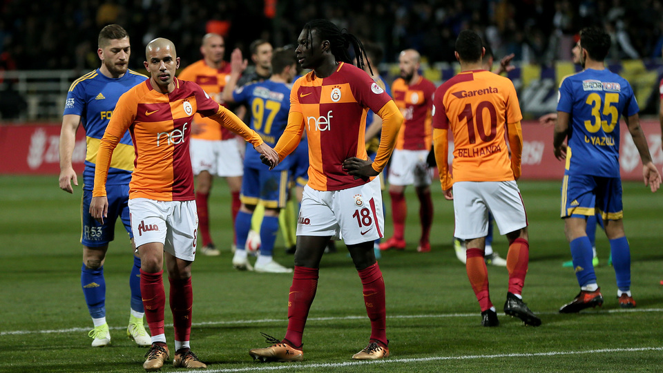 Gomis ve Feghouli yine yedek!