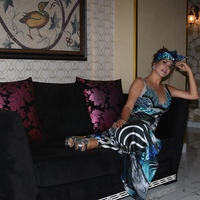 Deprem korkusunu şarkılarıyla bertaraf etti