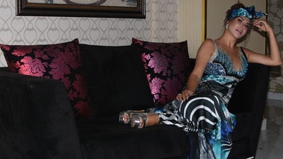 Deprem korkusunu şarkılarıyla bertaraf etti