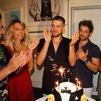 Ünlü oyuncuya anne sürprizi