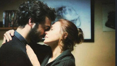 Paylaştığı yüzükle kafaları karıştırdı