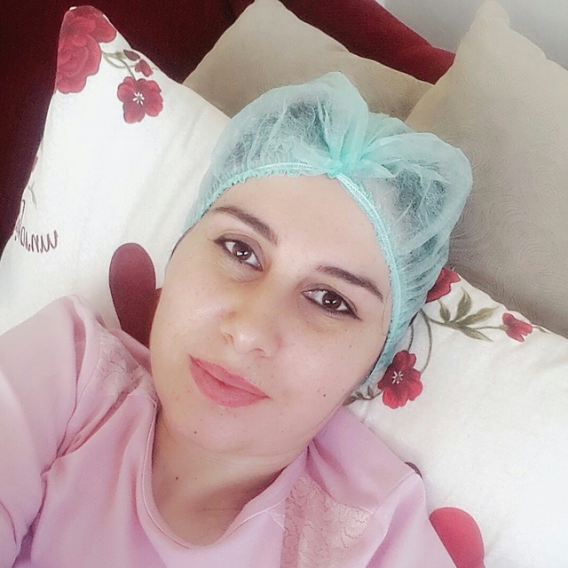 Bir buketle boşandığı eşine yaklaştı ama içinde çiçek yoktu...