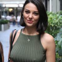 "Göğüslerinden operasyon geçirdi"