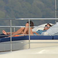 Carla Bruni'nin bikini inadı!