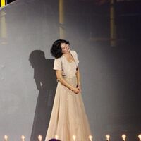 Müzeyyen Senar şarkıları seslendirdi