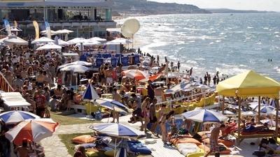Bodrum'u bırak İstanbul beach'lerine bak! 4 kişilik aile 500 TL'ye çıkamaz