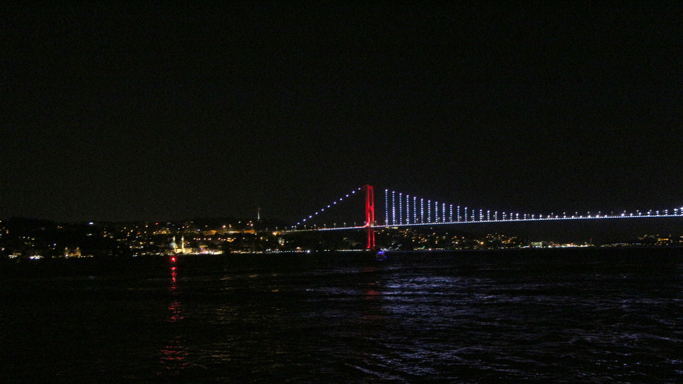 Üsküdar'da denize giren genç kayboldu