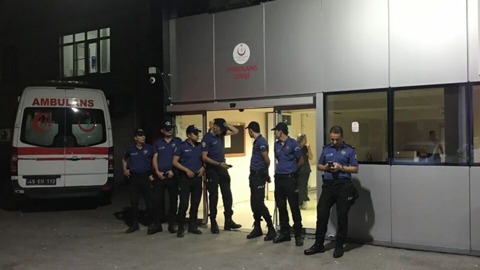 Manisa'da bıçaklı kavga! 3 kişi yaralandı