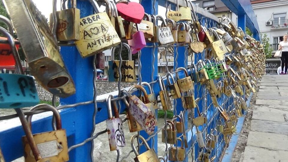 Avrupa'nın göbeğinde asma kilit çılgınlığı