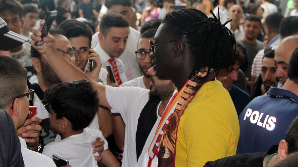 Gomis'e coşkulu uğurlama