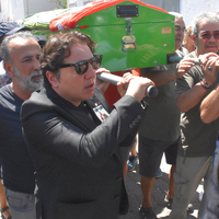 Ünlü piyanist annesini son yolculuğuna uğurladı