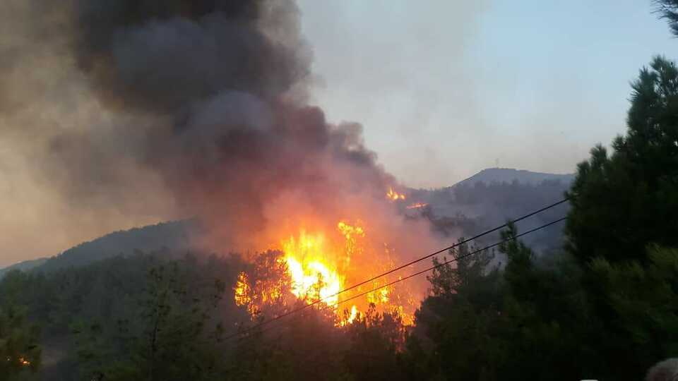 Korkunç yangın! Alevler gökyüzünü kapladı