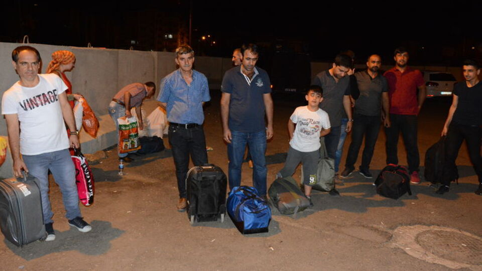 Otobüs firması İstanbul'a giden 20 yolcuyu yolda bıraktı