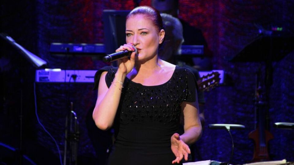 Candan Erçetin, Kuşadası'nı salladı