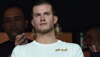 Karius tribünde!