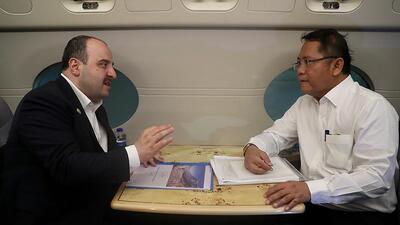 Bakan Varank'tan 41 bin feet'te diplomasi