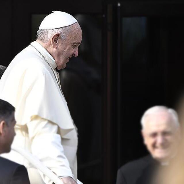 Başpiskopos'tan Papa'ya istifa çağrısı