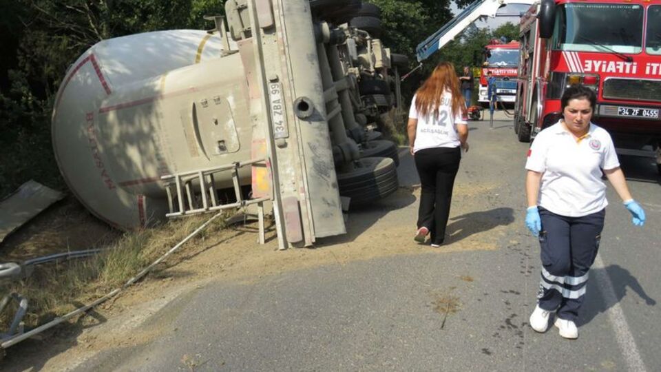 Beykoz'da tanker devrildi!