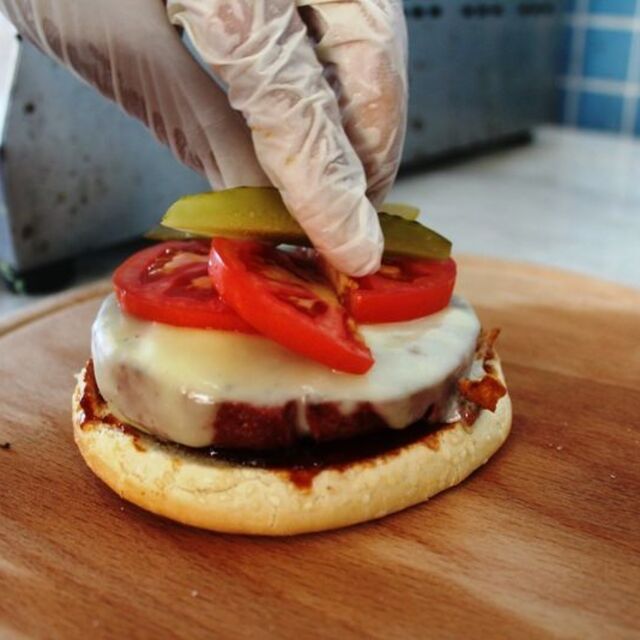 Tadına bakan vazgeçemiyor! İşte "Osmanlı hamburgeri"