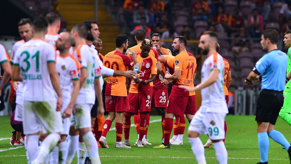 Galatasaray'ın ilk golünde faul var mı? Bülent Yavuz yorumladı