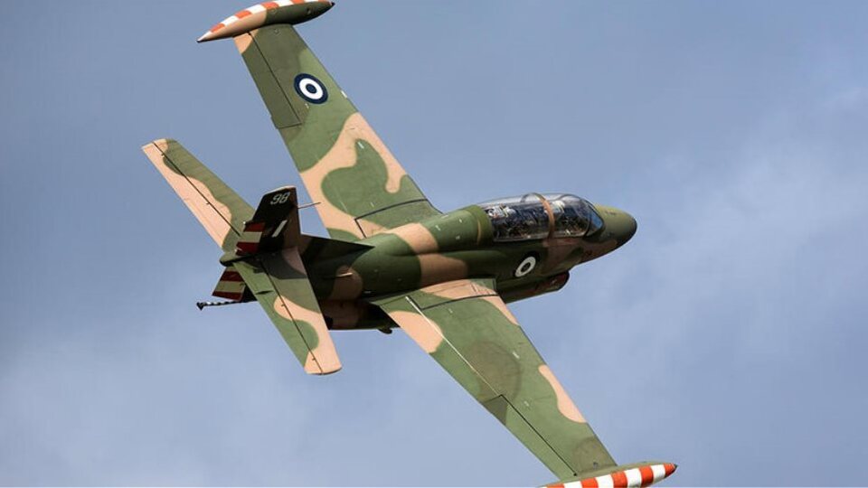 Yunanistan'da eğitim uçağı düştü, pilot kayıp!