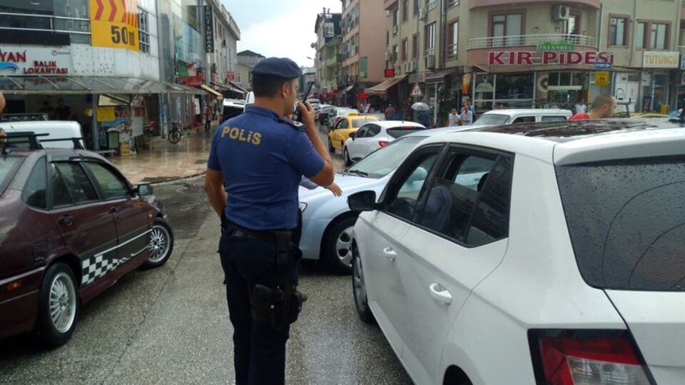 Emniyet müdürü fark etti! Hemen aracı durdurdu