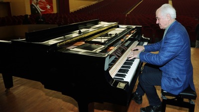 Atatürk hayranı dünyaca ünlü sanatçıdan 30 Ağustos hediyesi