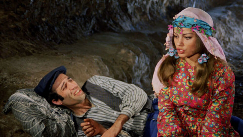 Kemal Sunal filmleri: ''Salı sallanır''repliğinin olduğu film