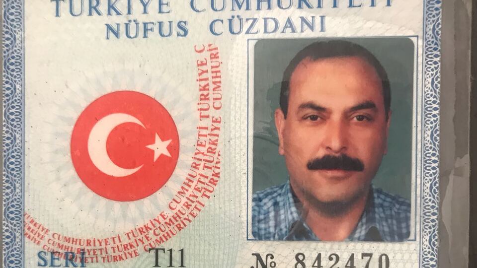 Dolara kızdı! Soyadını değiştirdi