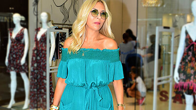 Tasarımlarının satışını yerinde inceledi