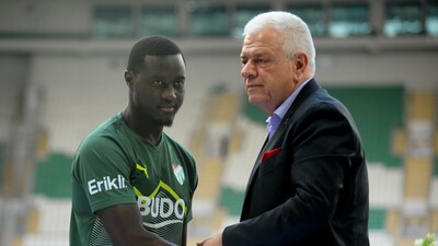 İmza töreninde skandal