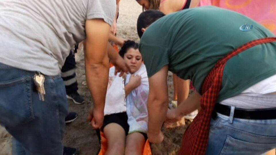 Boğulma tehlikesi geçiren genç kadın ölümden döndü