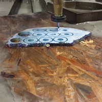 İnternetten aldığı meteor parçasıyla harikalar yarattı!