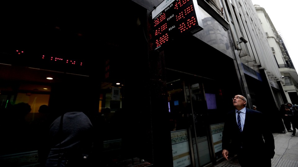 Arjantin faizi 60'a çıkardı da ne oldu!