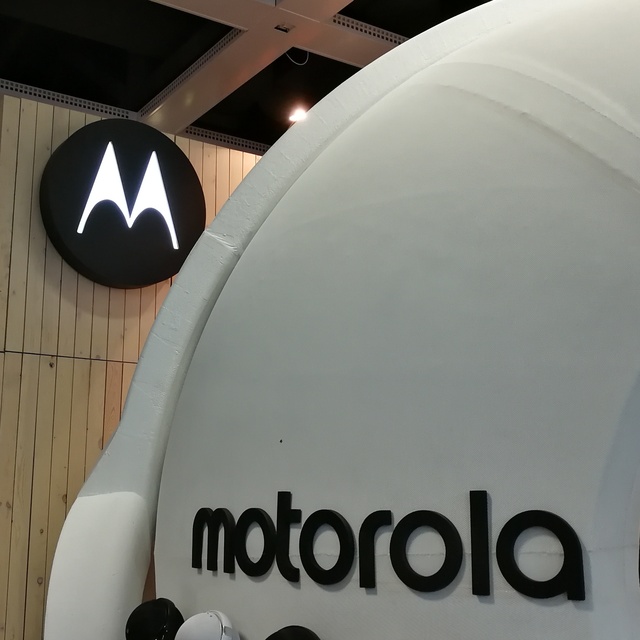 Motorola bütçe dostu iki akıllı telefonunu tanıttı!