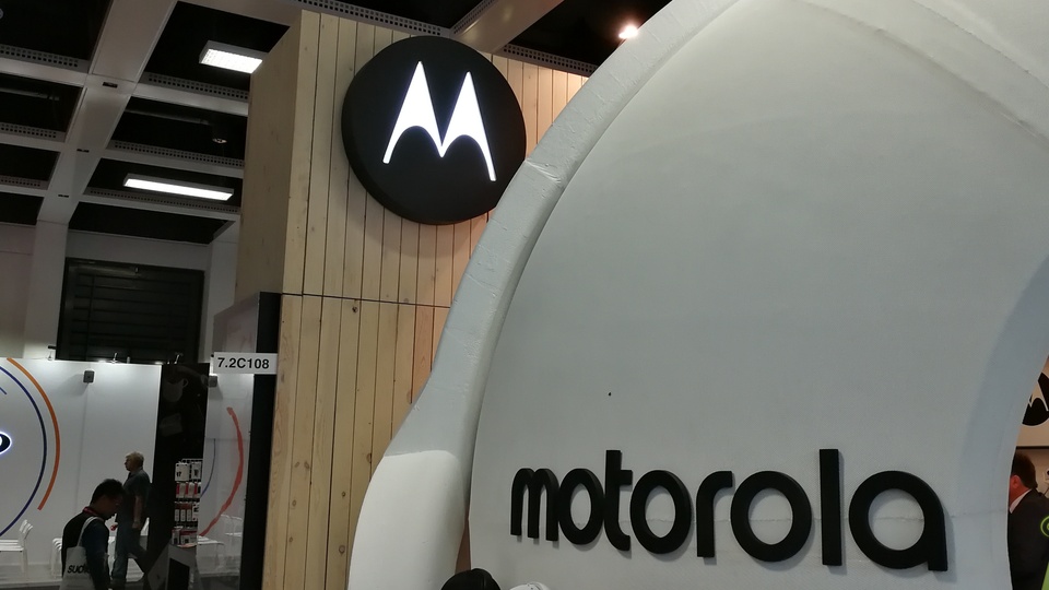 Motorola bütçe dostu iki akıllı telefonunu tanıttı!