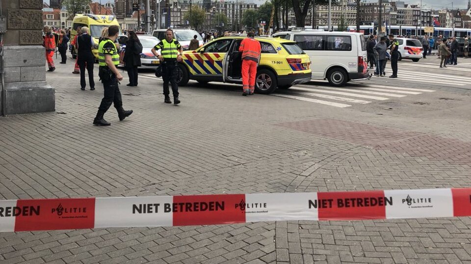 Amsterdam'da bıçaklı saldırı!