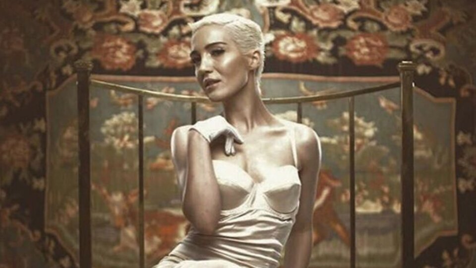 Ünlü şarkıcıya dayak şoku! Duyma kaybı var...