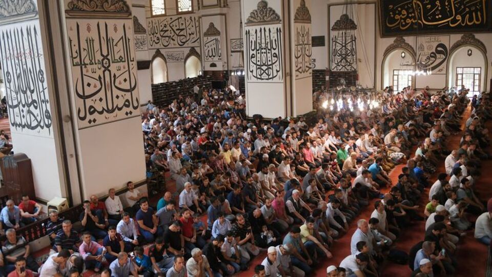 Bursa Cuma namazı saati kaçta?