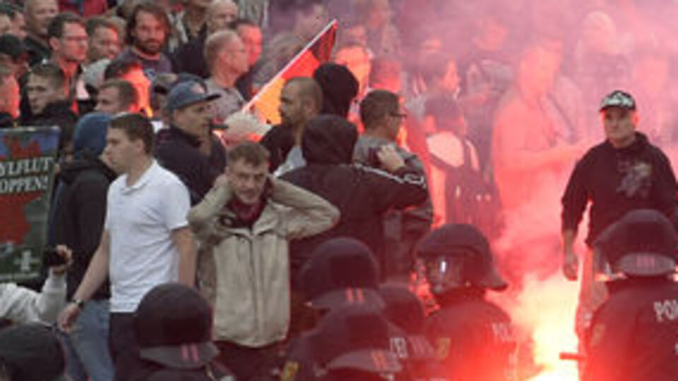 Almanya'da aşırı sağcıların gösterileri devam ediyor