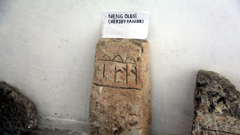 Göktürk alfabeli mezar taşı korumaya alındı