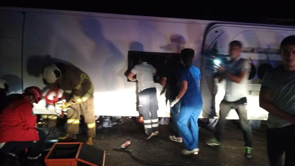 Balıkesir'de yolcu minibüsü devrildi! 10 yaralı