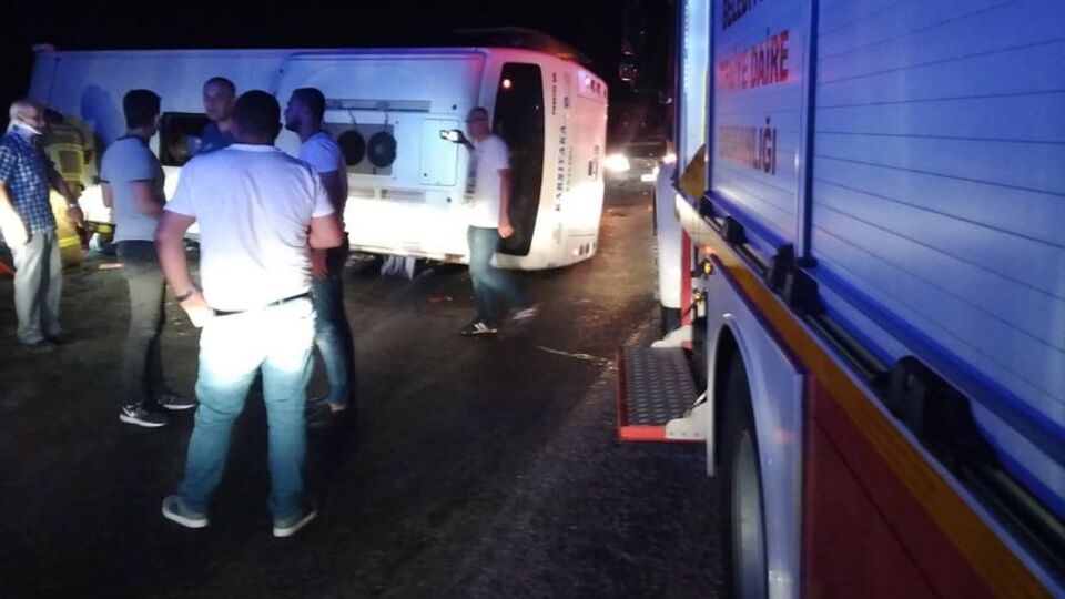 Balıkesir'de minibüs devrildi: 7 yaralı