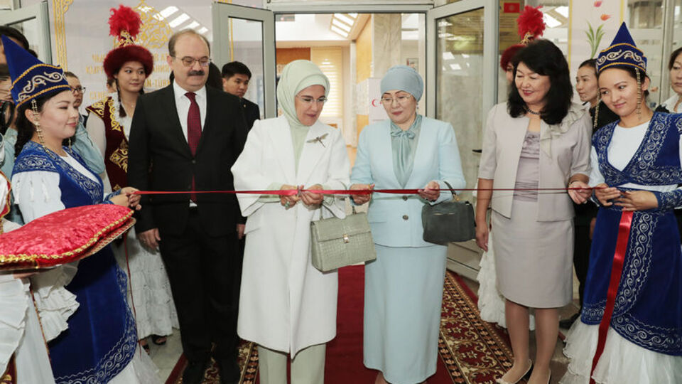 Emine Erdoğan, Cengiz Aytmatov Kültür Merkezini açtı