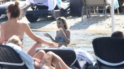 İrem Derici erkek arkadaşıyla tatilde