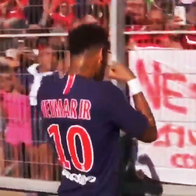 Neymar yine yaptı yapacağını!